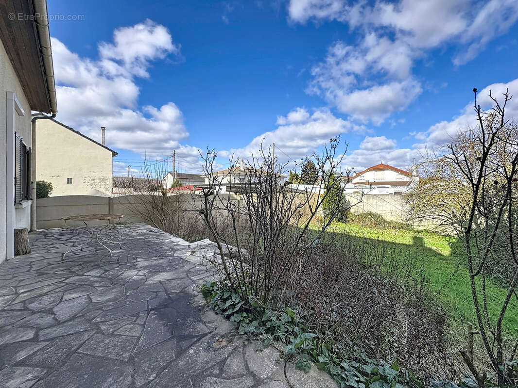 Maison à PARAY-VIEILLE-POSTE