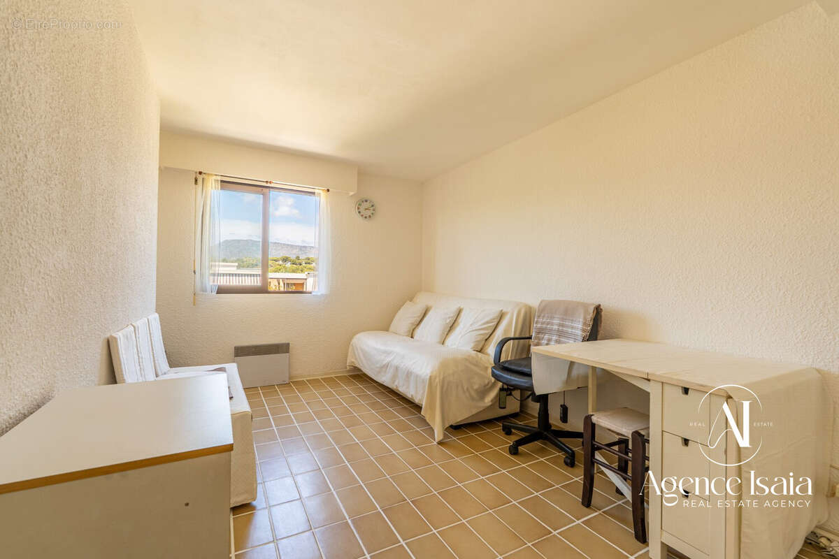 Appartement à BORMES-LES-MIMOSAS