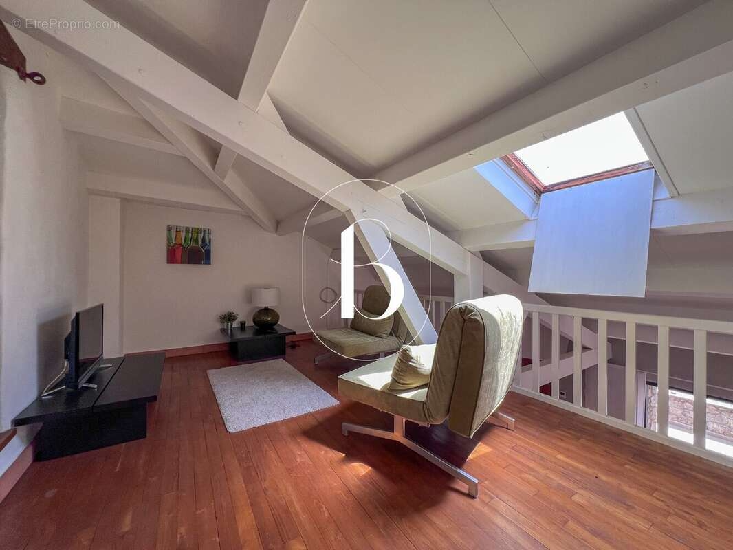 Maison 350 m² à Bessas  - photo 24