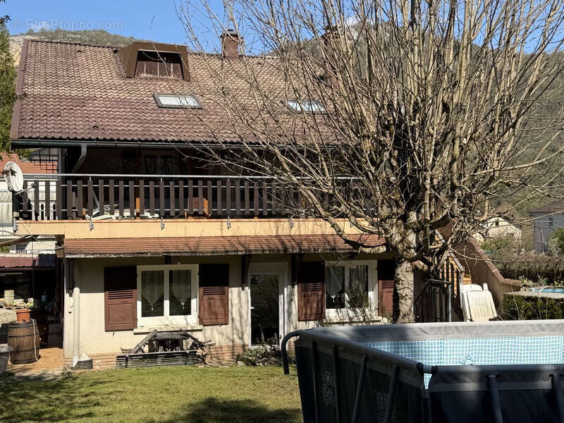 Maison à VAUX-LES-SAINT-CLAUDE