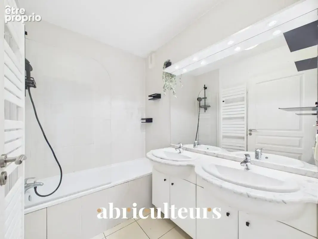 Appartement lumineux avec grande terrasse en vente à Bayonne-Quartier Mousserolles - photo 8
