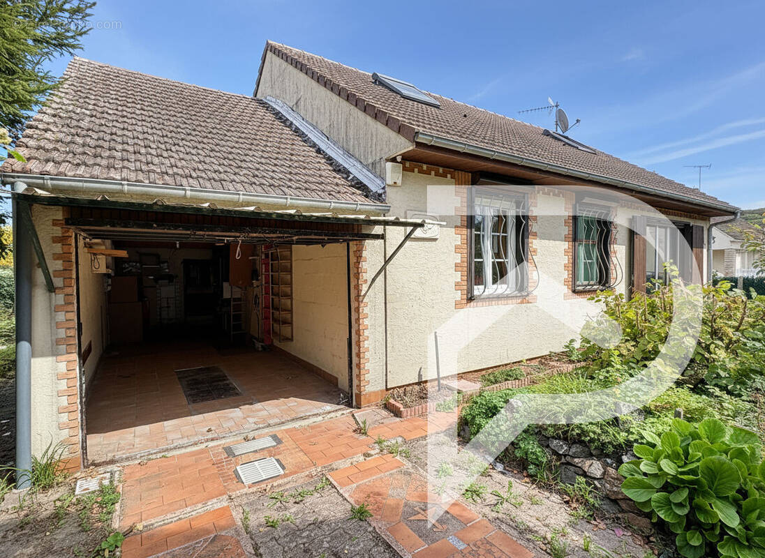 Maison à LONGUEIL-SAINTE-MARIE