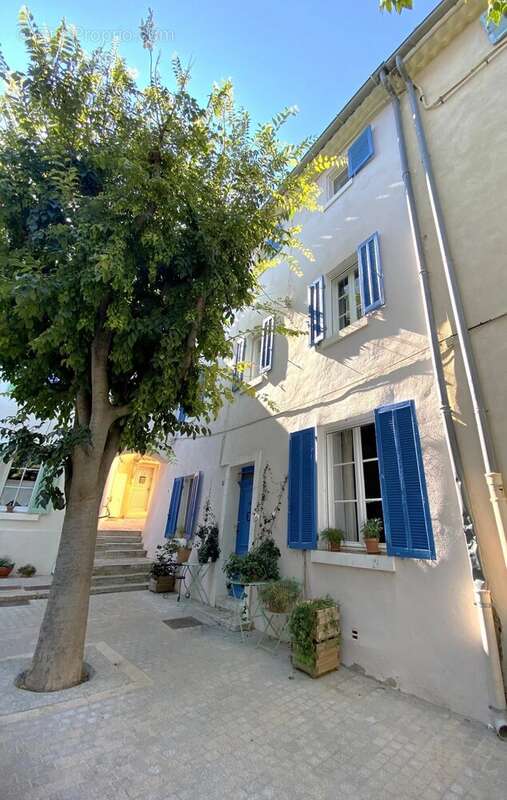 Appartement à CEYRESTE
