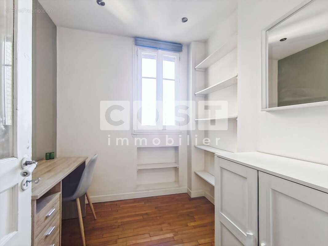 Appartement à COURBEVOIE