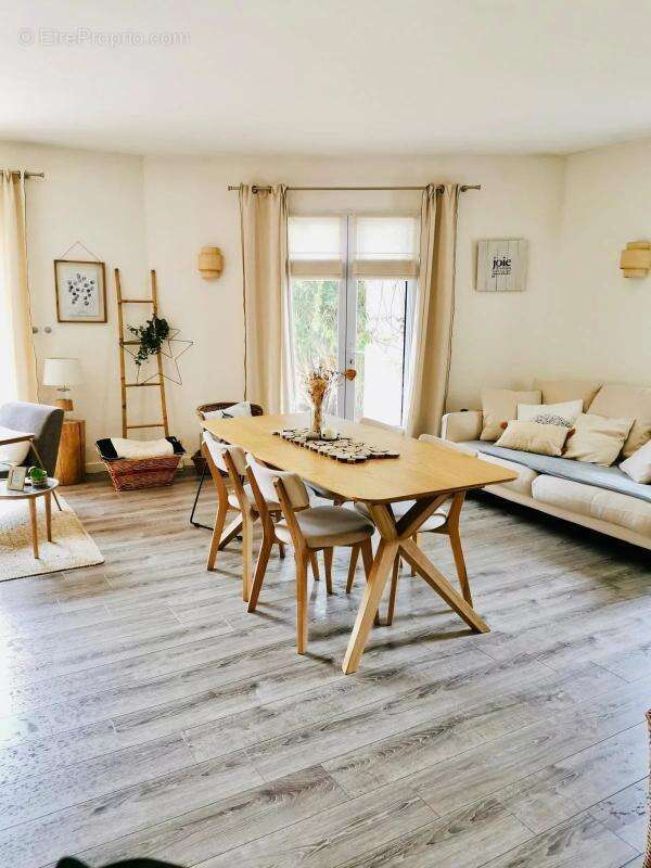 Maison à BELLEGARDE