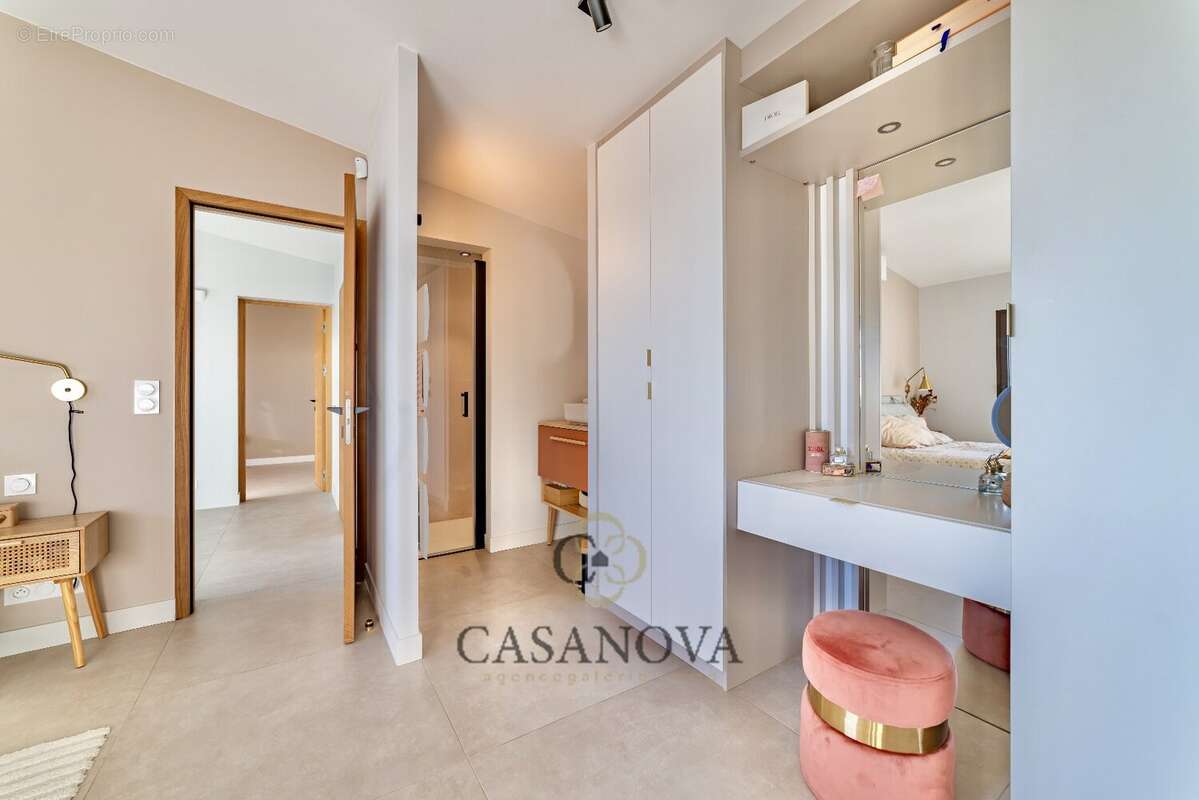 Villa contemporaine vue mer avec piscine et appartement indépendant à Sète Mont Saint-Clair - photo 23