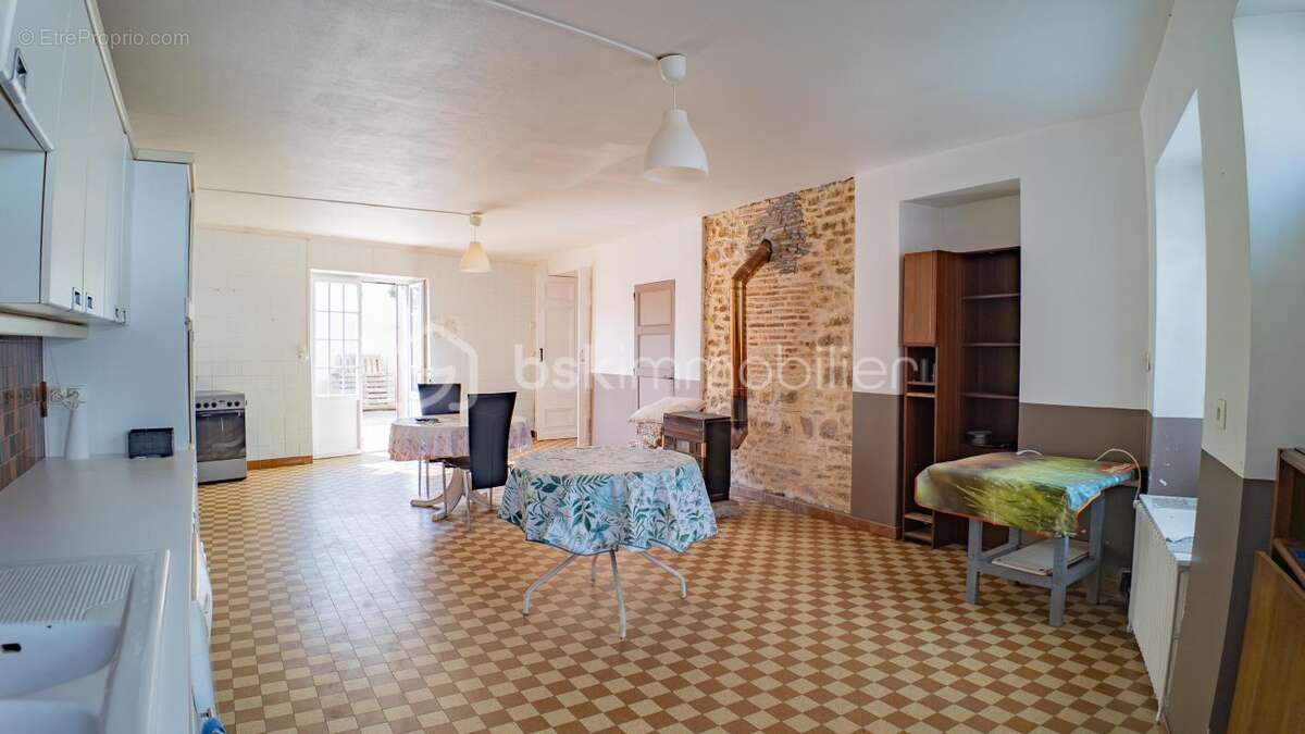 Surprenante maison de caractère à rafraîchir pour un projet familial ou professionnel - photo 4