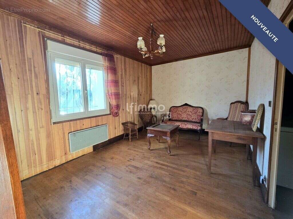 Maison à NOTRE-DAME-DE-SANILHAC