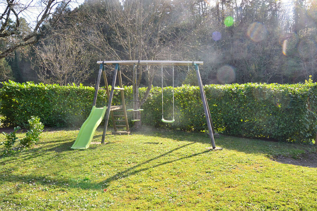Proche les Vans beau Mas de 220 m² avec gites sur3.7 hectares de terrain - photo 15