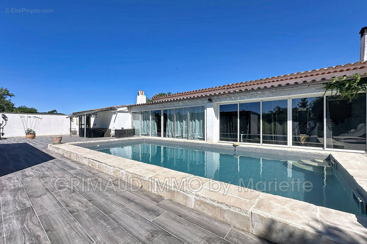 Maison à LE MUY