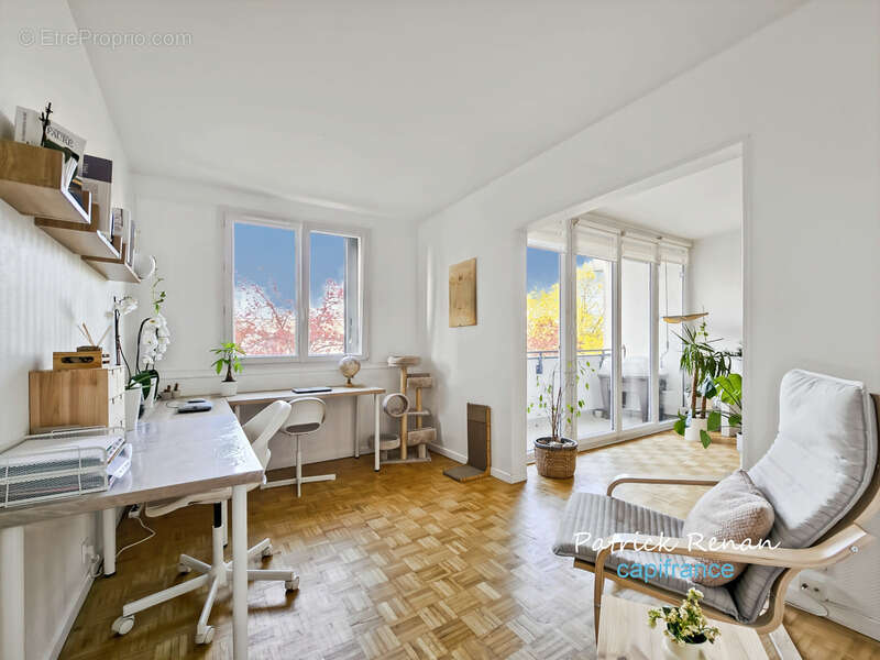 Appartement à LES CLAYES-SOUS-BOIS
