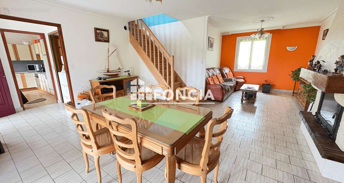 Maison à YVRE-L'EVEQUE