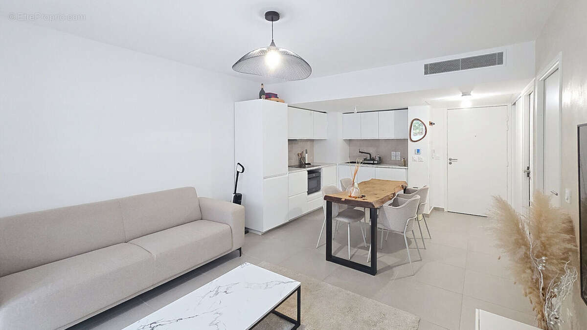 Appartement à VILLENEUVE-LOUBET