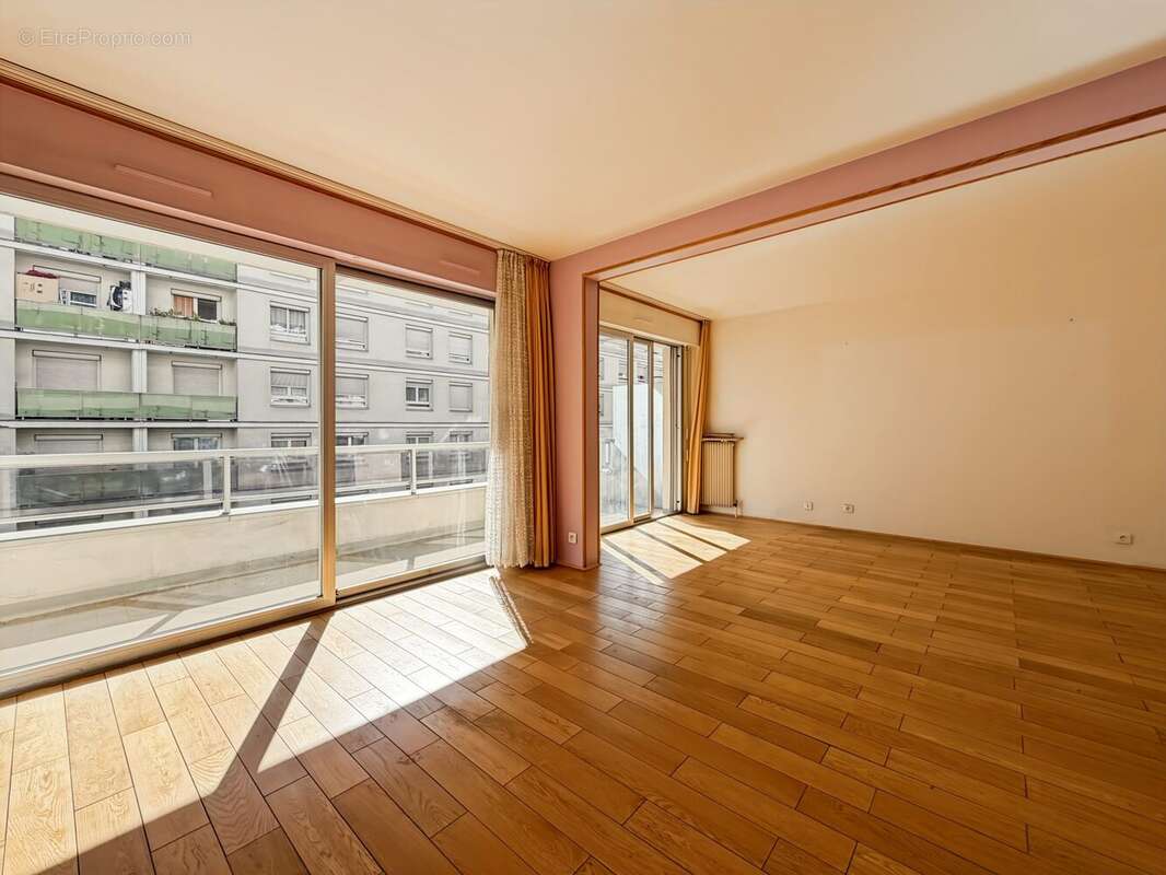Appartement 66 m² à Paris-18e  - photo 7