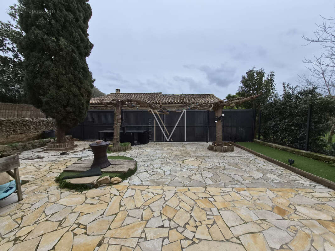 Maison à PLAN-DE-LA-TOUR