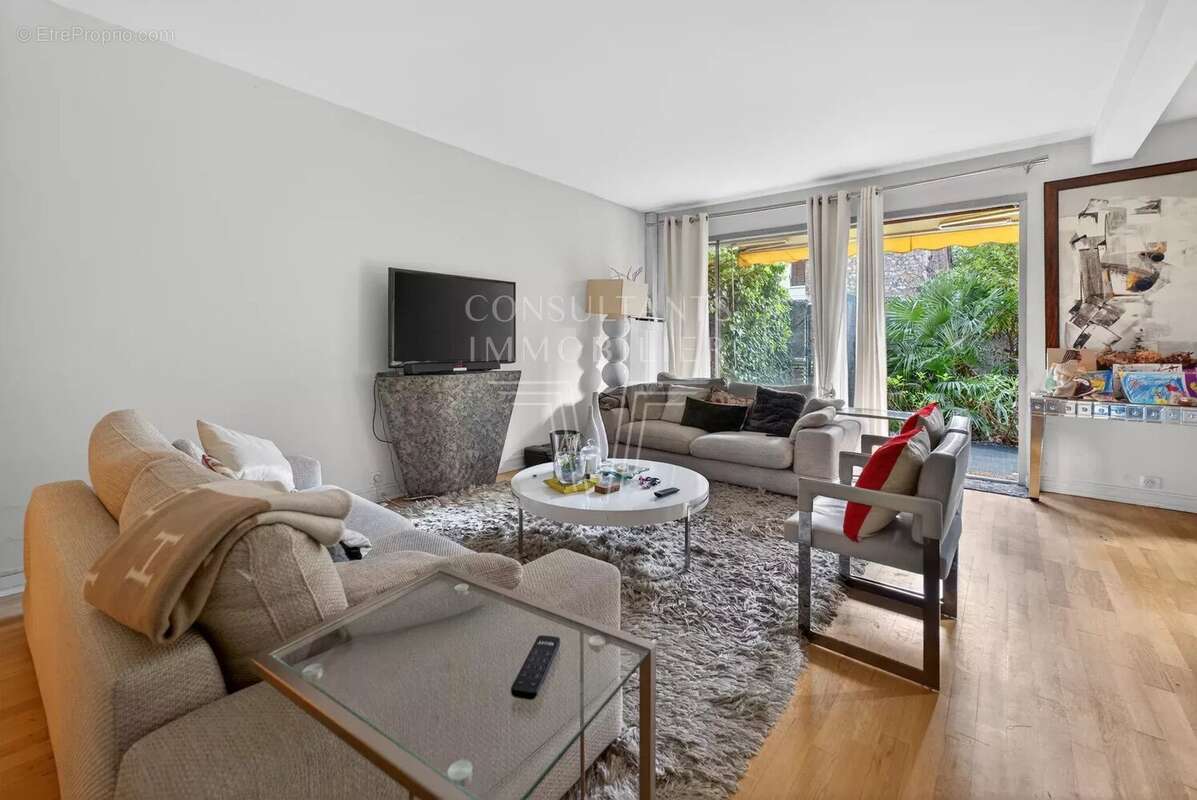 Appartement à NEUILLY-SUR-SEINE