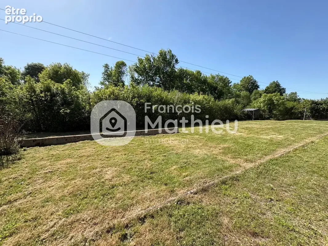 Le Plantay : Maison 3 ch + garage - piscine sécurisée sur terrain d'environ 1 508m2 - photo 4