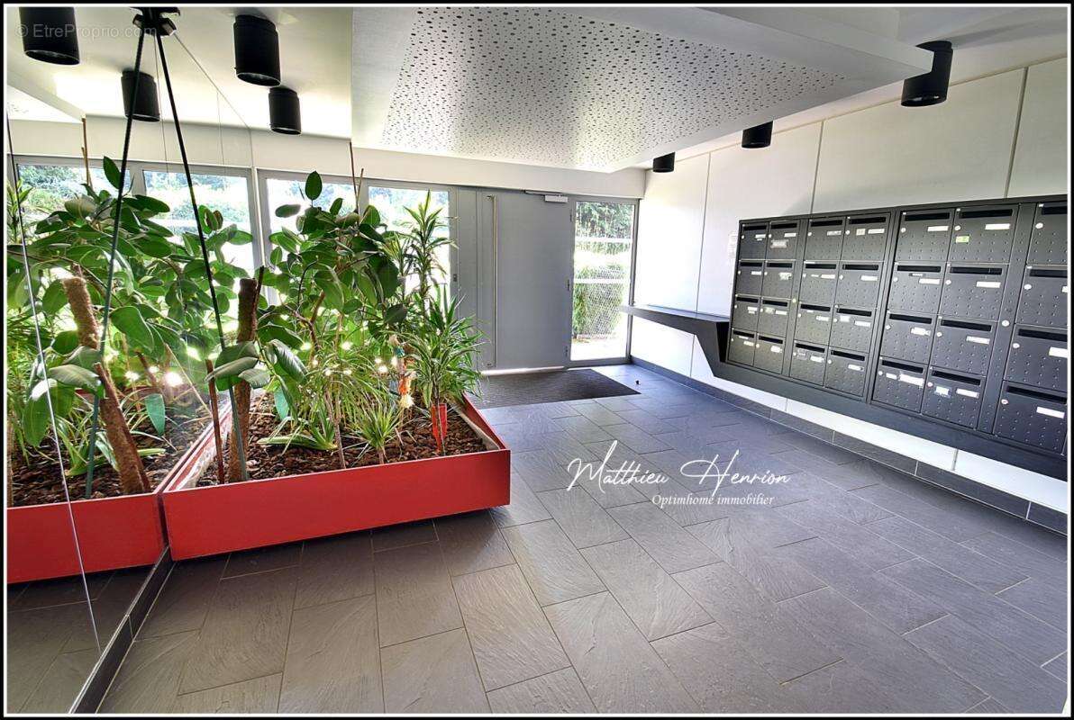 Maromme - La Maine, aux portes de Rouen, appartement T2 récent avec balcon et parking privatif, DPE C ! - photo 2