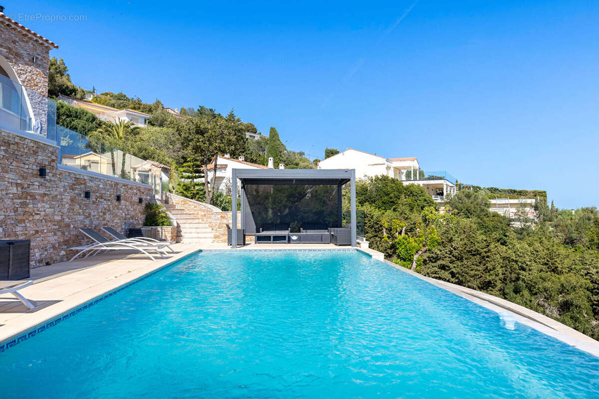 Maison à ROQUEBRUNE-SUR-ARGENS