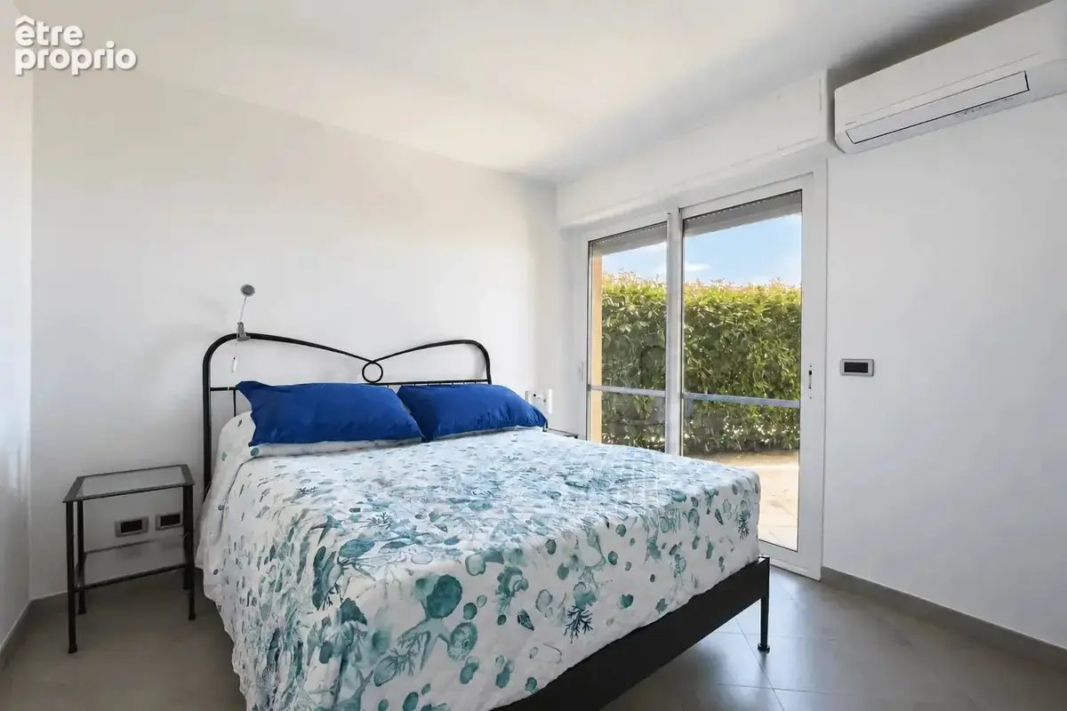 Exceptionnel deux pièces en rez-de-jardin avec parking, vue mer - photo 10