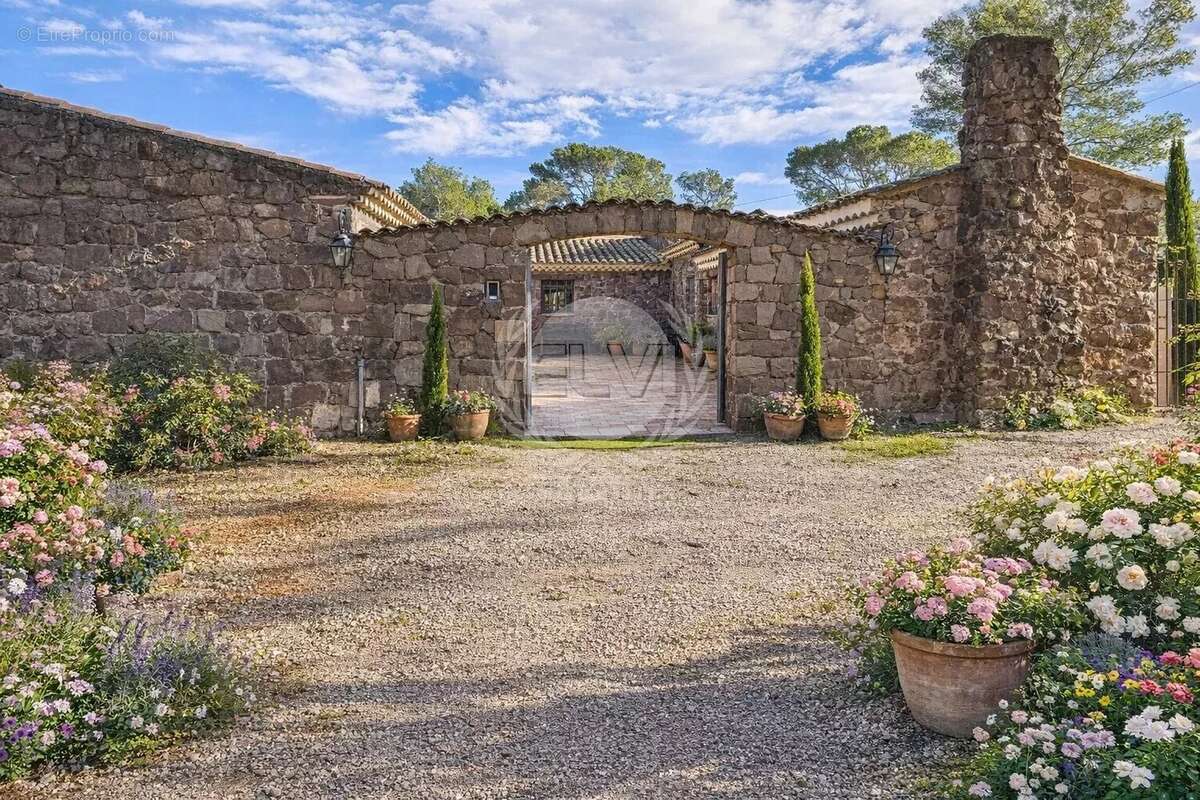 Maison à ROQUEBRUNE-SUR-ARGENS