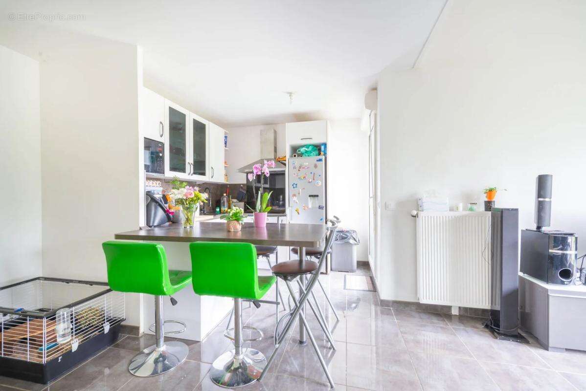 Duplex lumineux 4 pièces à Stains avec extérieurs - photo 3