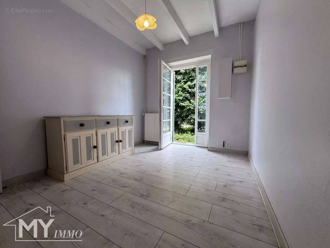 SAINT MÉARD DE GURÇON – Maison en pierre avec grange - photo 7
