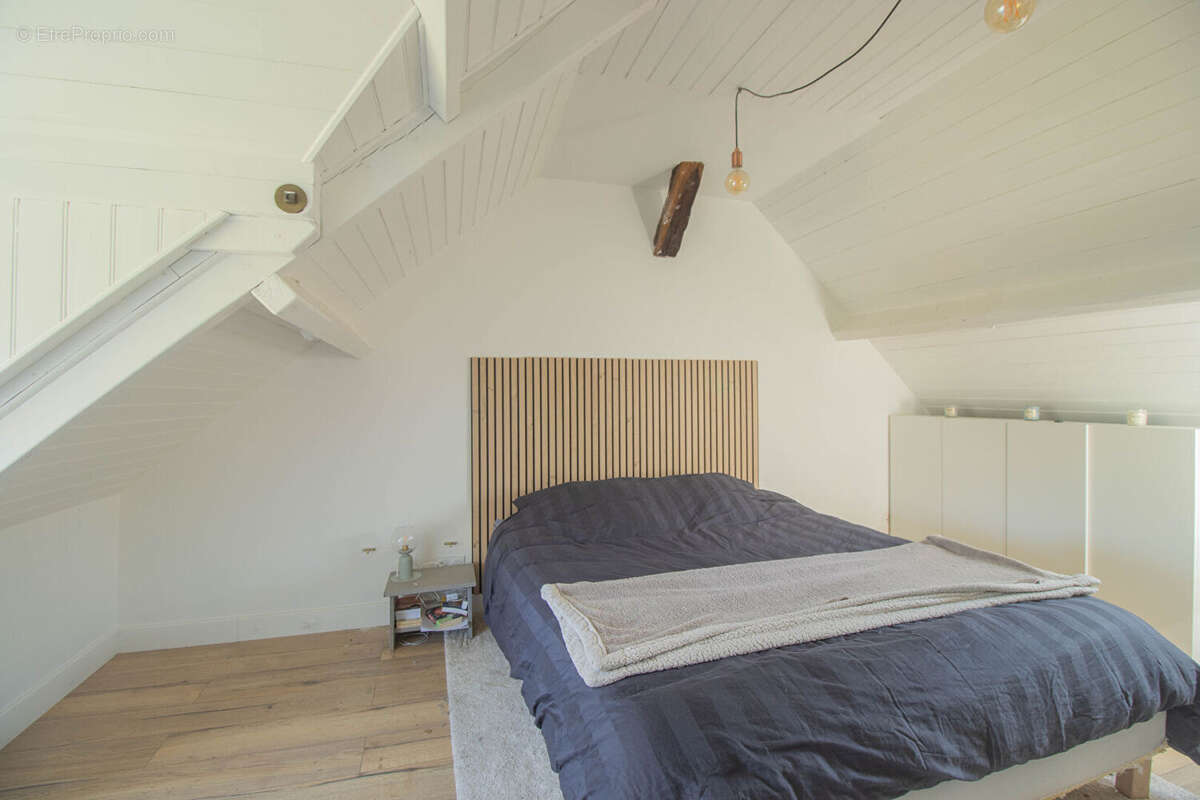 Maison à BECON-LES-GRANITS