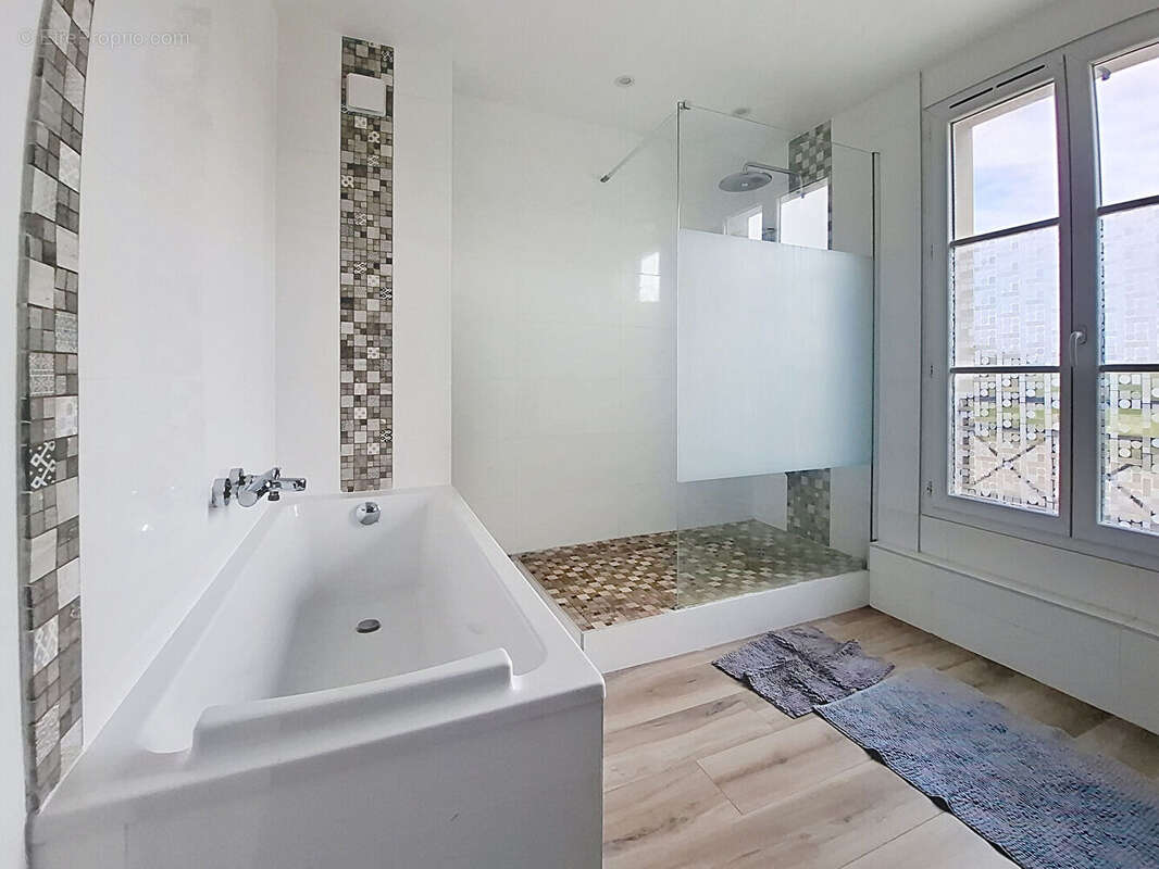 Maison à BAILLY-ROMAINVILLIERS