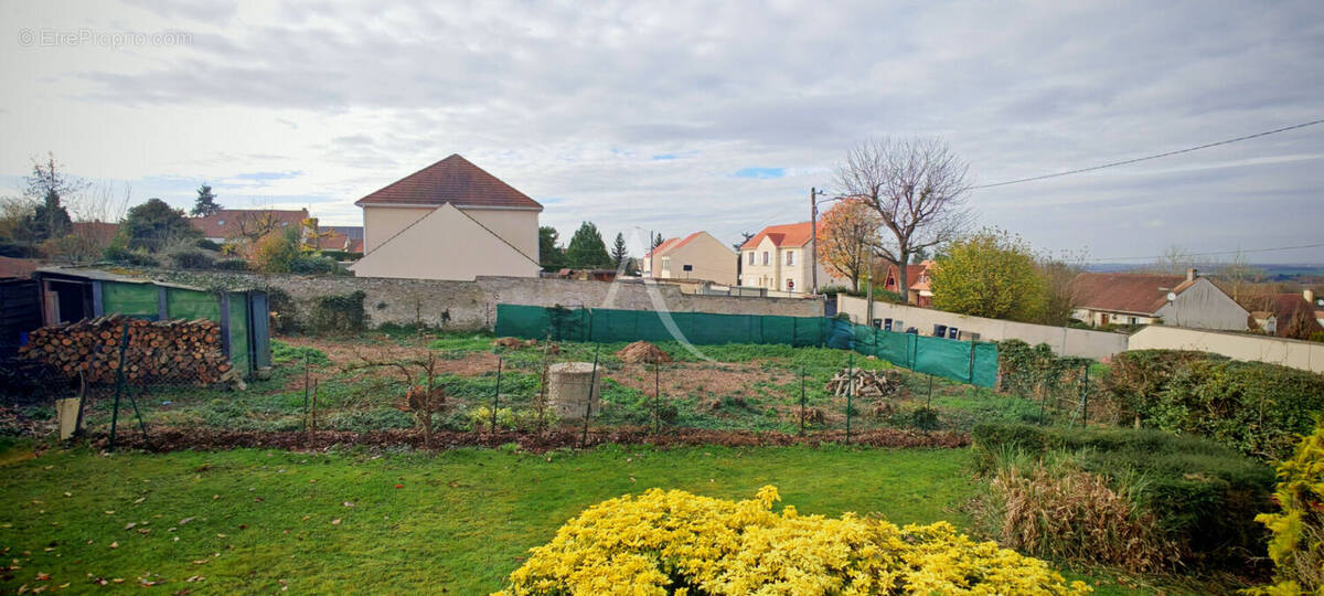 Terrain à QUINCY-VOISINS