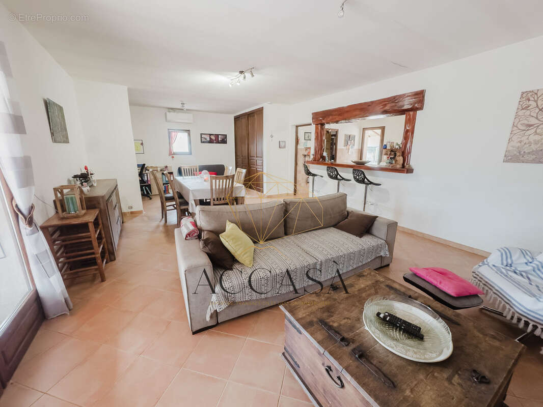 Propriété avec dépendance sur grand terrain constructible à 5 min de la plage de Bonifacio - photo 8