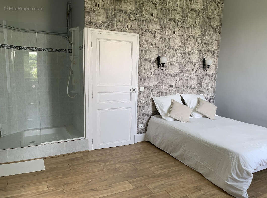 ch 2 avec douche et wc - Appartement à ARCAMBAL