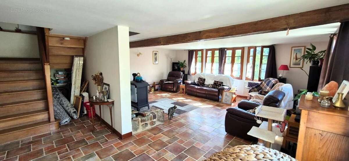 Maison à SAINT-GEORGES-DE-ROUELLEY