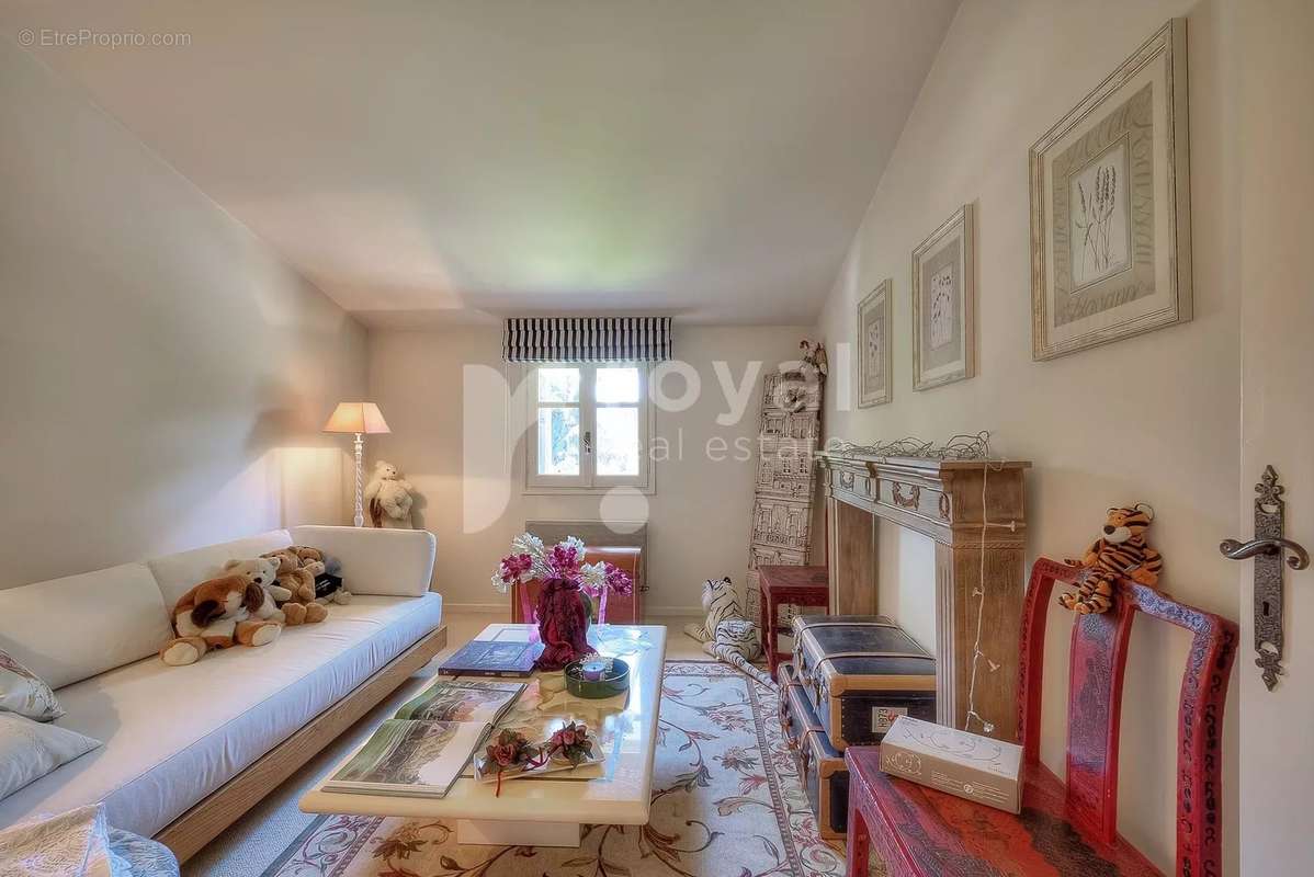 Maison à CHATEAUNEUF-GRASSE