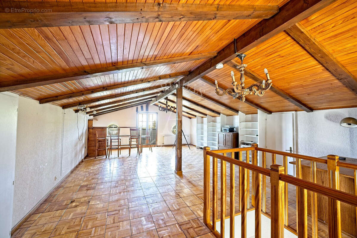 Maison 250 m² à Gex  - photo 6