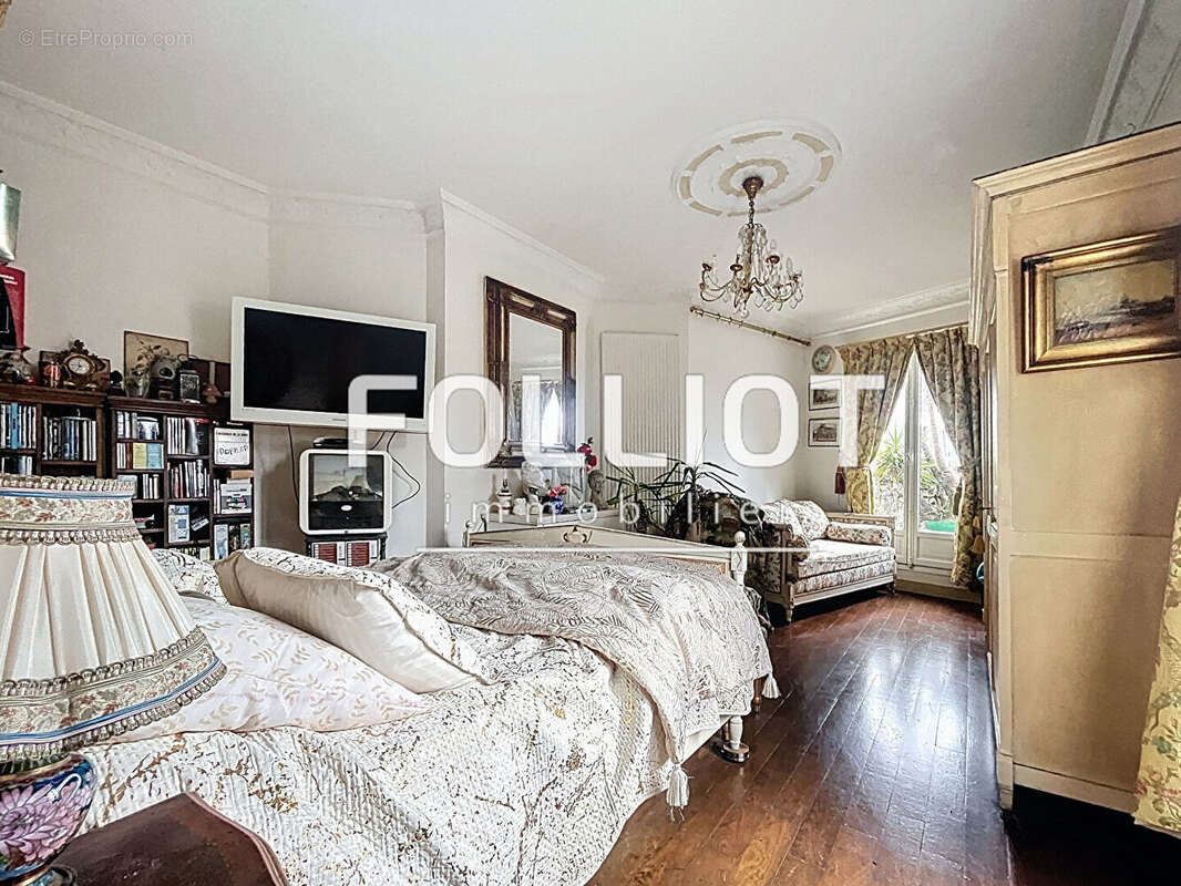 Appartement à PARIS-1E