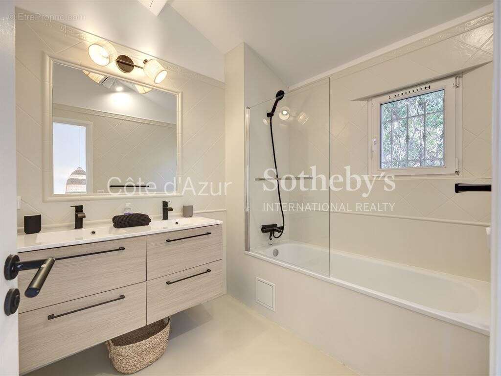 Maison à LES ISSAMBRES