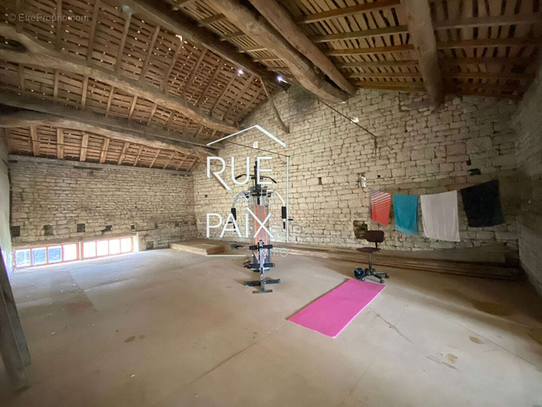 Maison à MONTS-SUR-GUESNES