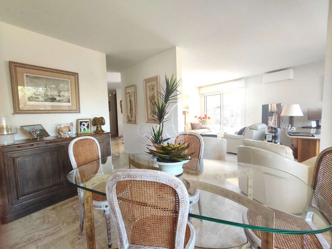 Appartement à MANDELIEU-LA-NAPOULE