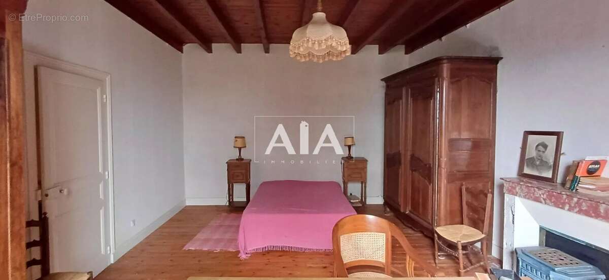 Maison à LES ADJOTS