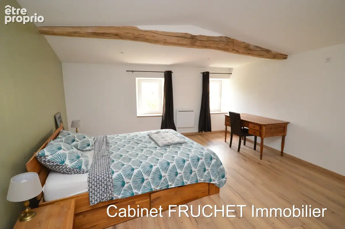 Charmante maison en pierre rénovée récemment avec 3 chambres et un jardin clos - photo 6