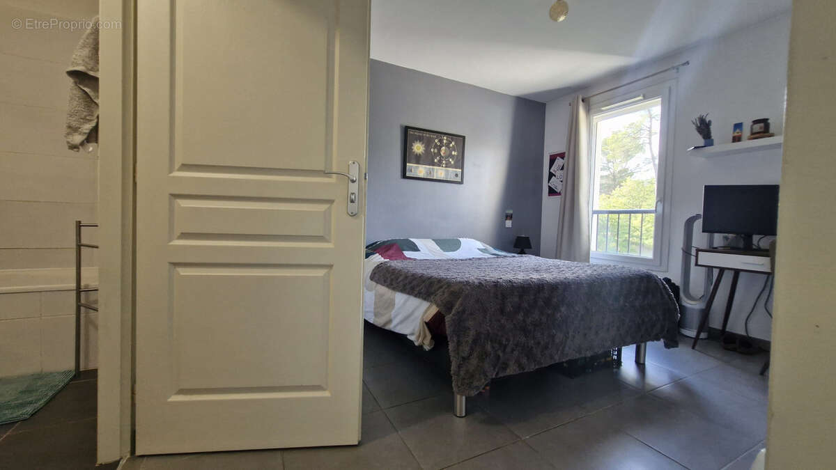 Appartement à CHATEAUNEUF-LE-ROUGE