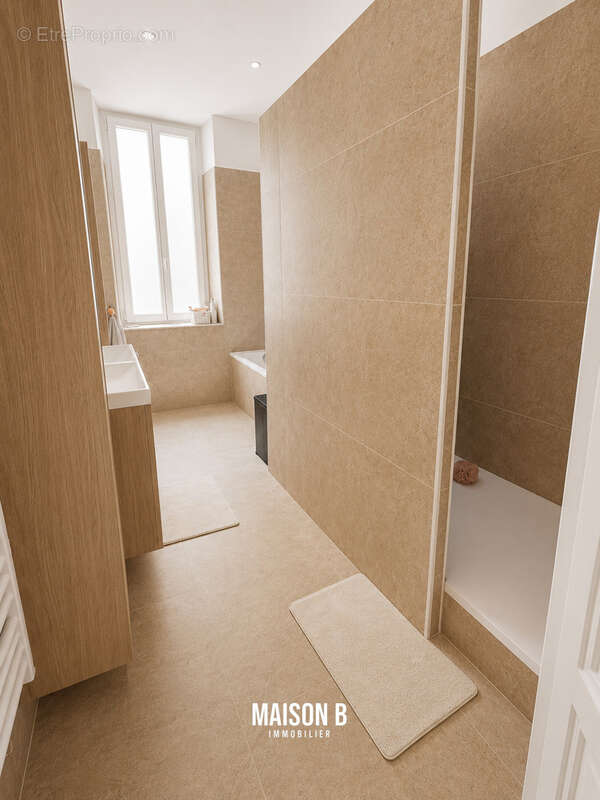 Appartement à MARSEILLE-1E