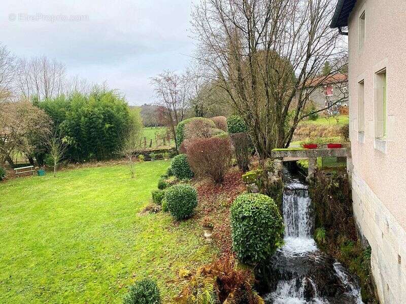 Maison à LACROIX-SUR-MEUSE