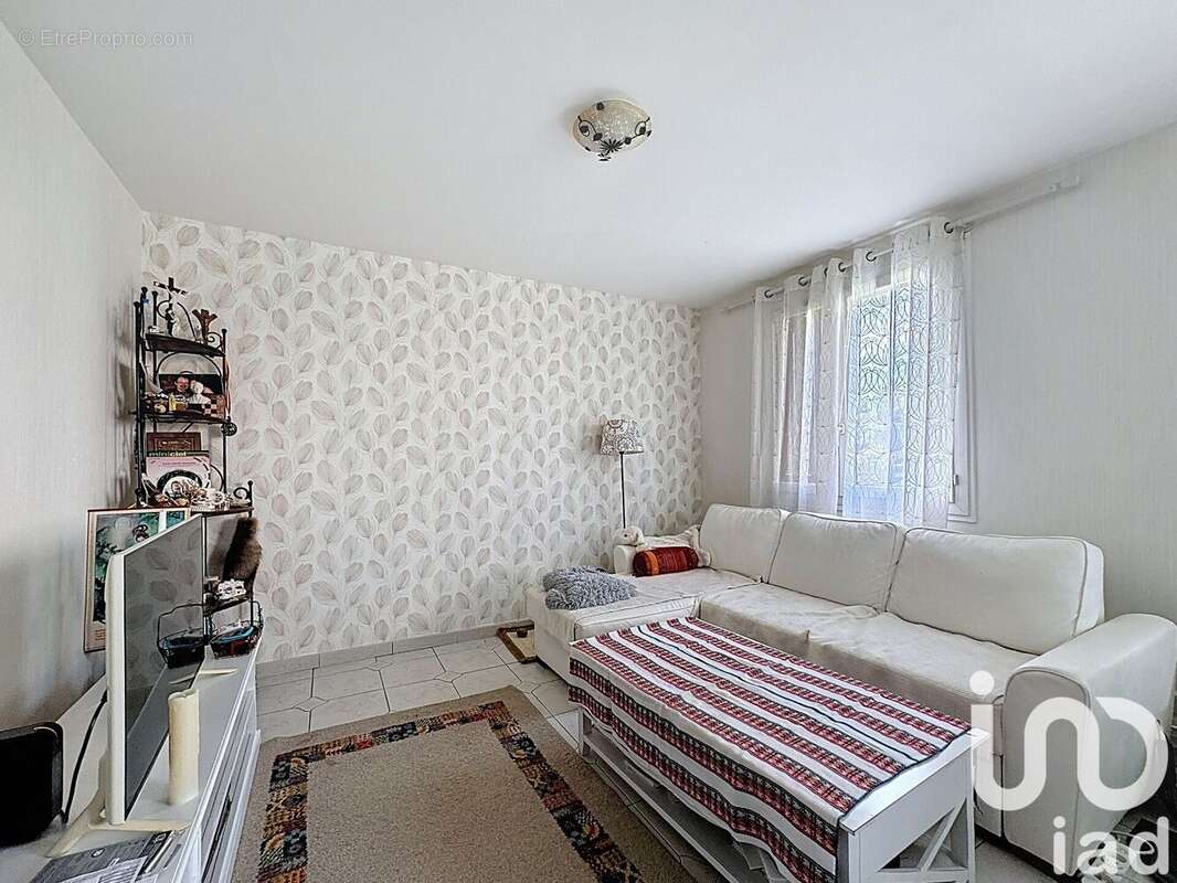 Photo 2 - Appartement à LE MESNIL-LE-ROI