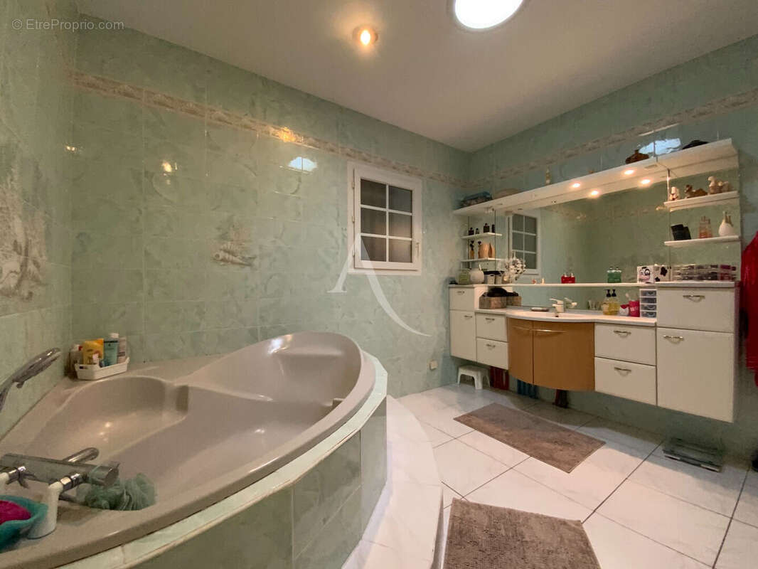 Maison à SAINT-SAVINIEN