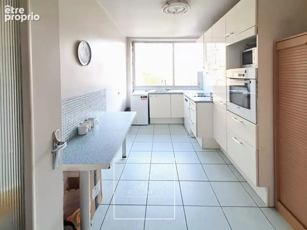 APPARTEMENT A VENDRE T5  La Muette, idéalement situé avec parking et cave. - photo 12