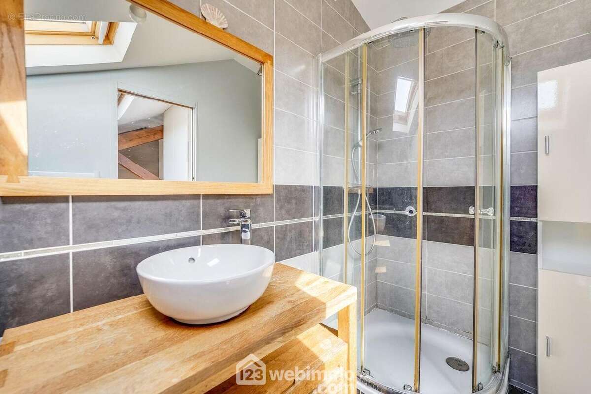 Salle de douche - Appartement à MALAKOFF
