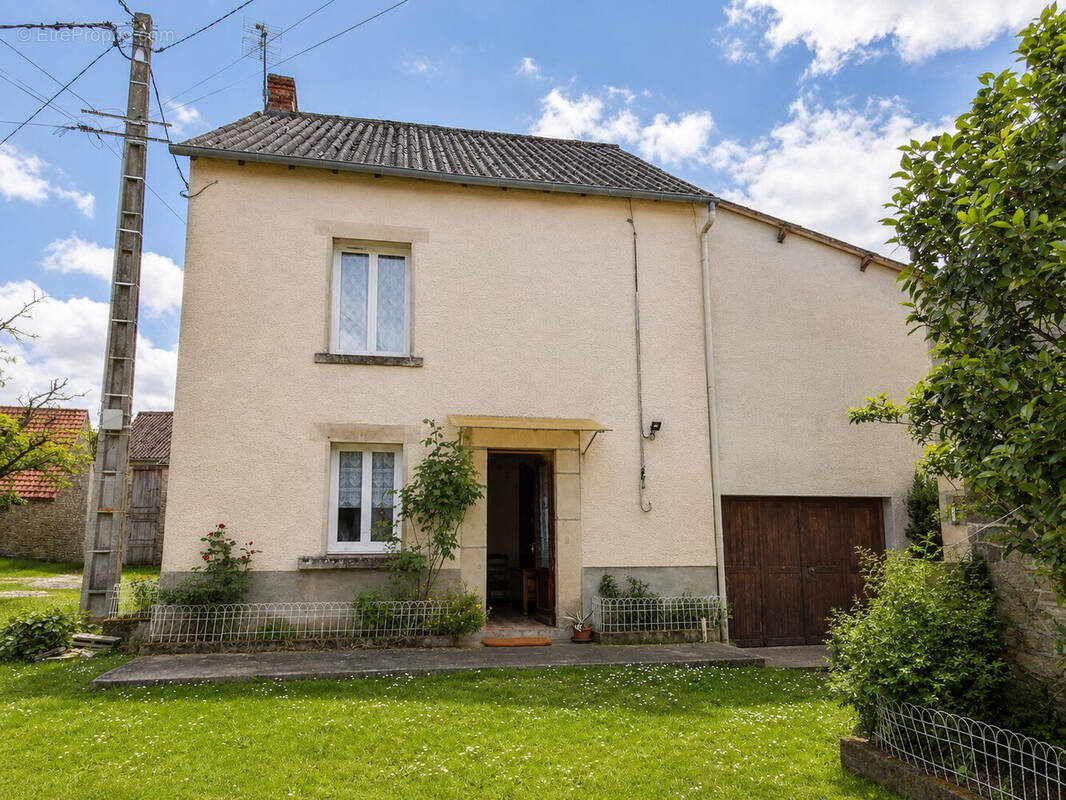Maison à SAINT-SULPICE-LES-FEUILLES