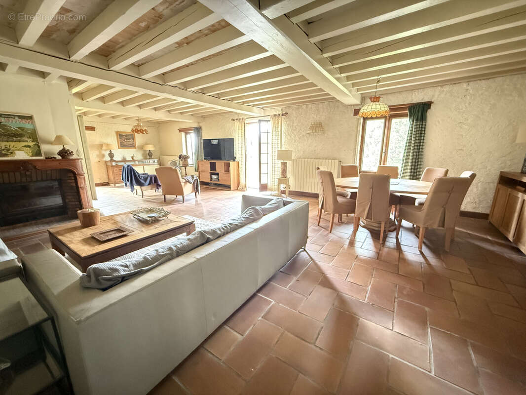 Maison à CELLES-SUR-DUROLLE